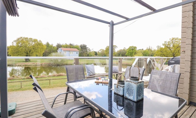 Hopton Hütte | LINKS VIEW, country holiday cottage, with open fire in Fritton