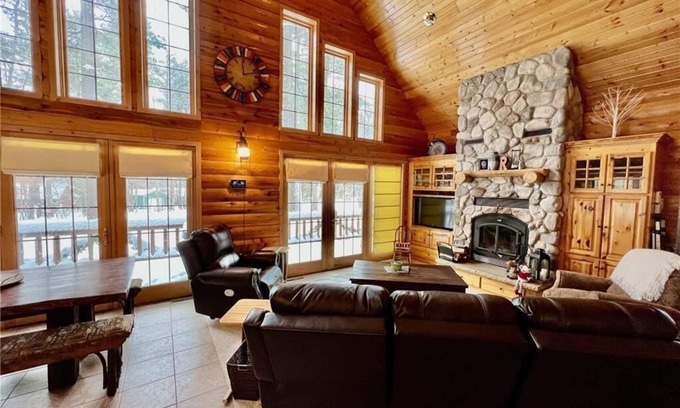 Cameron Skihütte | Little Cottage On Prairie - Prairie Lake That Is!!!