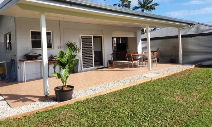 South Mission Haus | Little Leslie