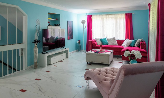 University Heights Haus | Little Paris 5 BR entire house - University Heights