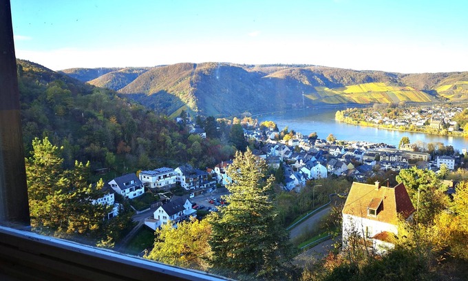Boppard Wohnung | Little Rhine View Château (UG): Top Aussicht auf die größte Rheinschleife.