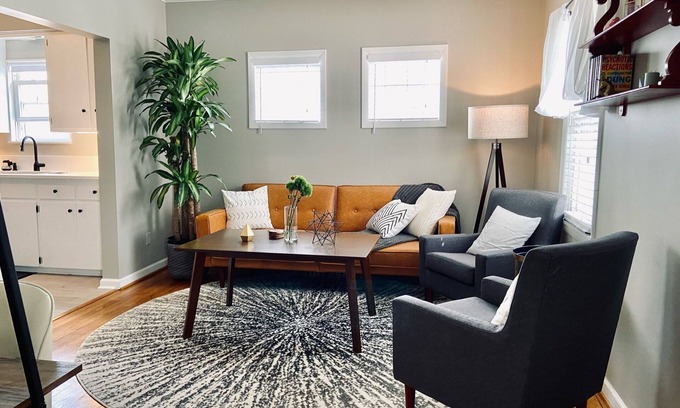 Ferndale Haus | Little Yellow House in Ferndale! Quiet, Cozy 3BR