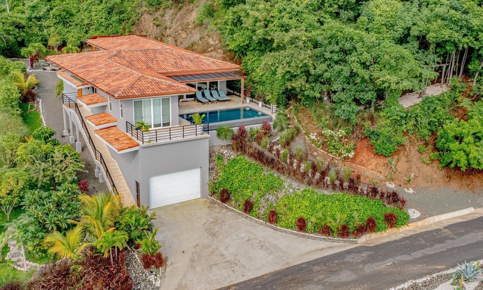 Brasilito Haus | Live a relaxing experience in this home with private pool, sauna and a cold tub.
