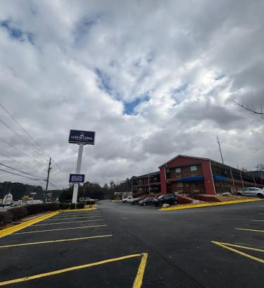 Stone Mountain Hotel | Live In Lodge Stone Mountain