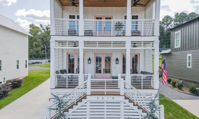 Guntersville Haus | Livin` The Dream at River Rocks Plantation