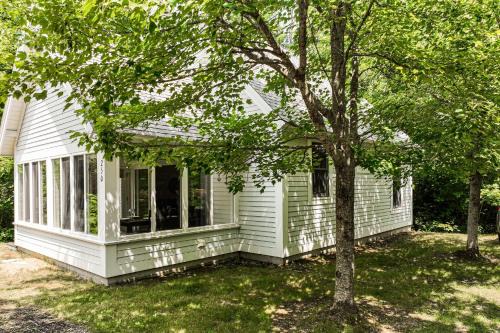 Summer Village Haus | Livin' Wells