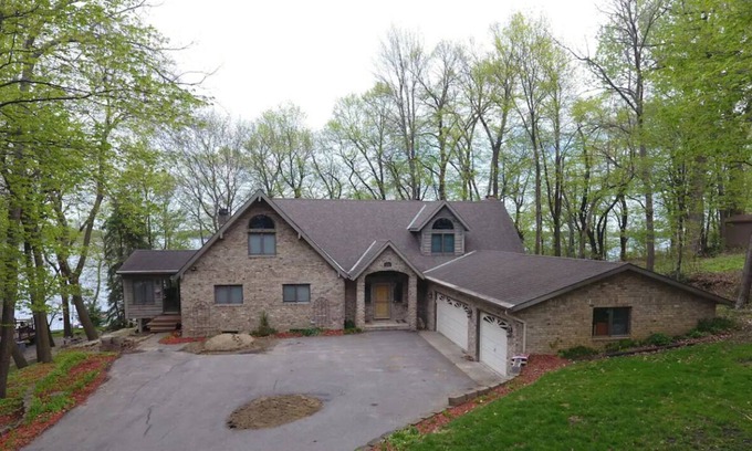 Madison Lake Haus | Living Large on Lake Front Luxury