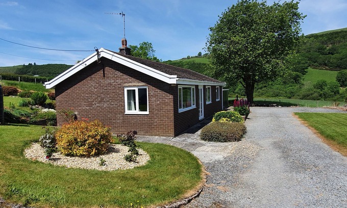 Capel Bangor Hütte | LLWYNON, pet friendly, character holiday cottage in Aberystwyth