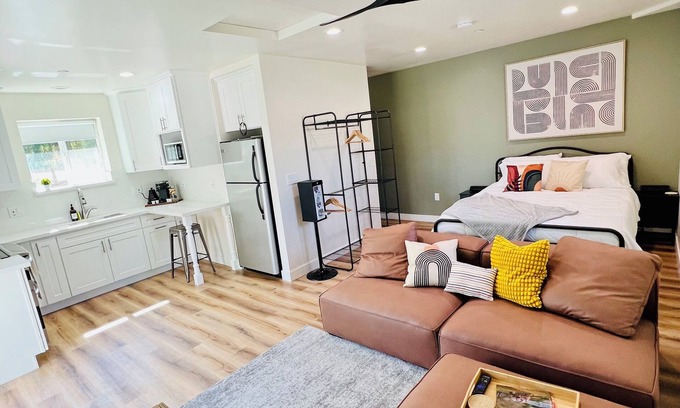 Estates at Canyon Crest Wohnung | Local Riverside UCR - Canyon Crest--new construction studio