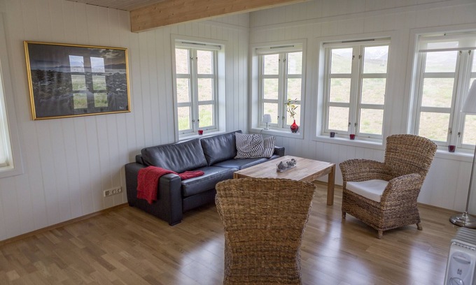 Hellnar Skihütte | Das Hotel liegt in einer spektakulären ländlichen Lage in der Nähe von Hellnar