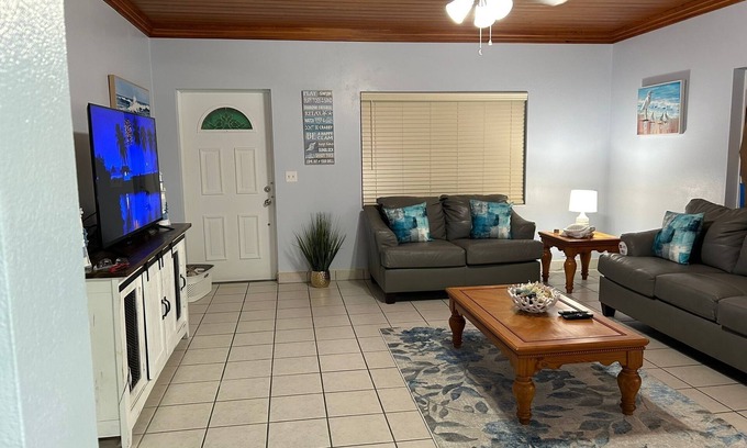 Lubbers Quarters Cay Wohnung | Located in the quiet neighborhood of Little Orchard in Marsh Harbour. 2bed 2bath