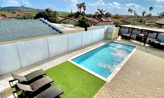 Sabana Liber Villapark Eigentumswohnung | Brandneue 3 Schlafzimmer 2 Badezimmer Haus mit großem Pool Minuten von Palm Beaches