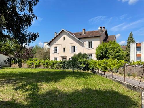 Lons-le-Saunier Wohnung | Location La Ferté, calme et proximité centre ville classé 3 Étoiles