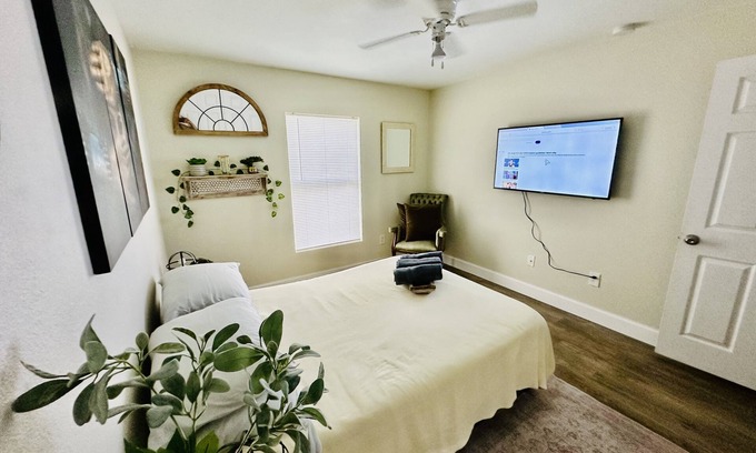 Westminister Haus | “ Location, top accommodation, close to RSW Airport and JetBlue Park"