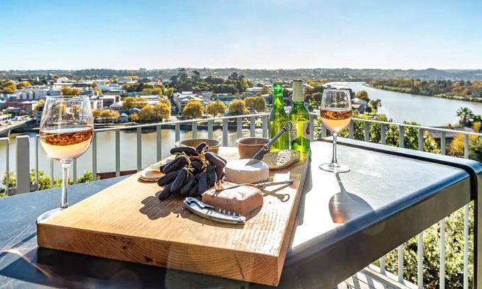 Whanganui Wohnung | LOCATION - WITH FABULOUS VIEWS.
