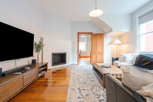 West Hobart Haus | Lochner Corner - Restful Hideaway near Dining and CBD