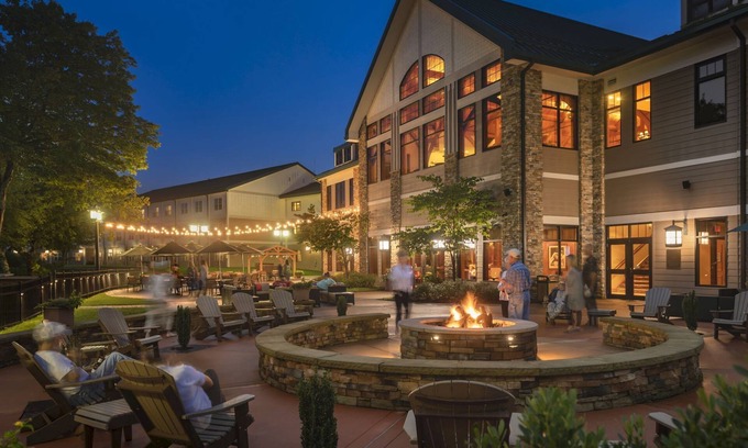 Roanoke Kabine | Lodge ADA Room + Tub | Park View | Resort Access