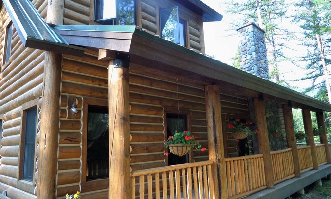 Coram Kabine | Lodge wie Blockhaus auf dem Flathead River