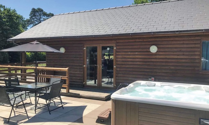 Llanddewi Ystradenny Skihütte | 2 Schlafzimmer Unterkunft in Llanddewi, Nr. Llandrindod Wells