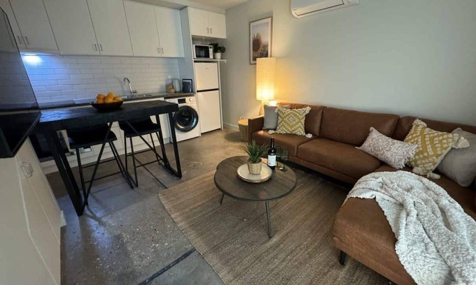 Devonport Wohnung | Loft Apmnt with A/C in Central Devonport