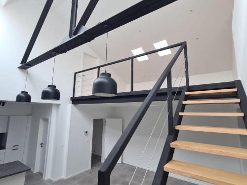 Fontaine-l'Eveque Wohnung | Loft atypique !