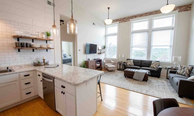 Hancock Wohnung | 1200 sq. Ft Historische, aber moderne Wohnung in Hancock