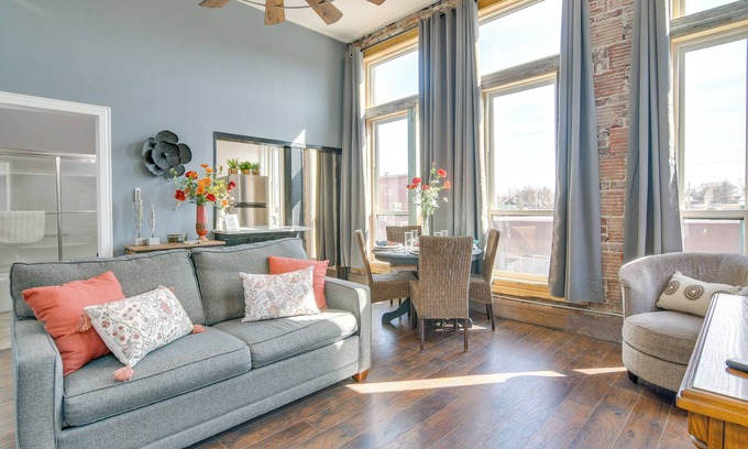 Monett Wohnung | Loft-Style Apt in Dtwn Monett: Pets Welcome!