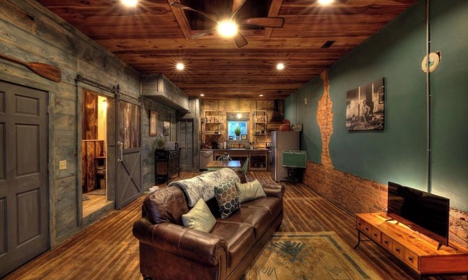 Walhalla Wohnung | LOFTS OVER MAIN~ Chattooga Studio