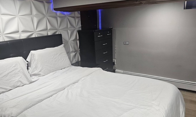 Hempstead Haus | Lofty Cozy Suite near Nassau Coliseum and Hofstra University