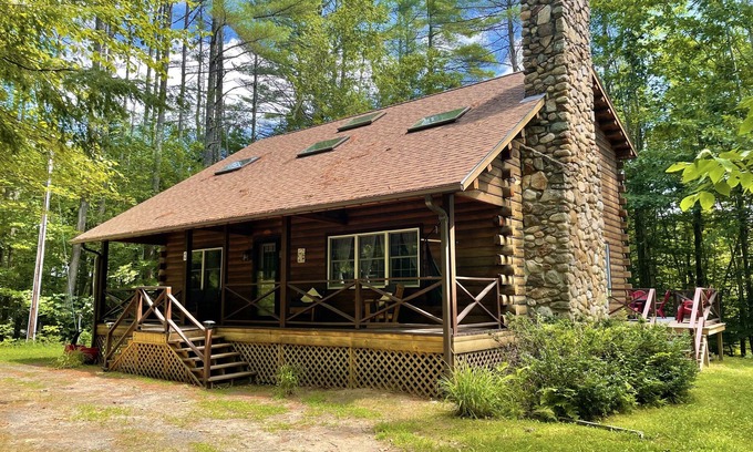 Bristol Kabine | Log Cabin 1.6 Miles from Newfound Lake! Pet Friendly! Sleeps up to 10