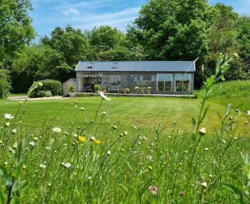 West Lydford Skihütte | Log Cabin at The Old Summer Dairy Glastonbury