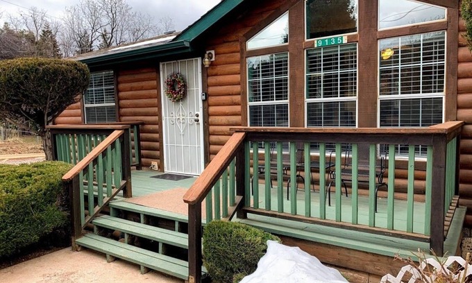 Strawberry Haus | Log Cabin <Sauna> Creekside Mountain Retreat