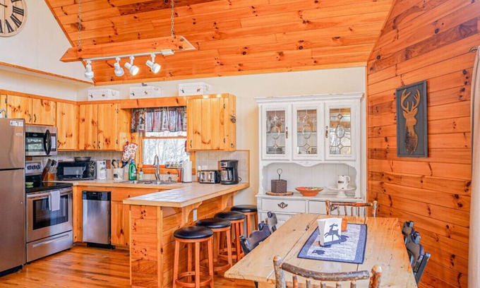 Piney Creek Kabine | Log Cabin, Fireplace, Large Deck, Close to New River