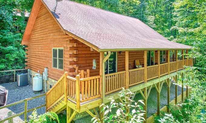Waynesville Kabine | Log Cabin in a Gated Community! WIFI. Fire Pit w/ wood provided! Pet-friendly