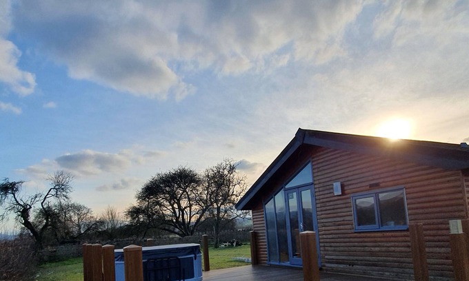 Llanychan Kabine | Log Cabin in the Clwydian Range