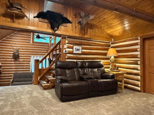Wetmore Haus | Log Cabin in the Woods