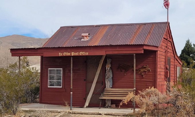 Goodsprings Haus | Log Cabin near Las Vegas ~ West Bungalow