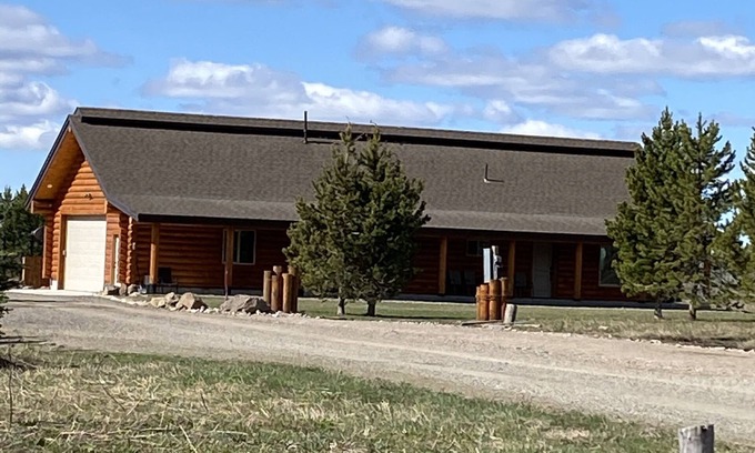 Island Park Kabine | Log Cabin near West Yellowstone! Hot Tub, Single Level!