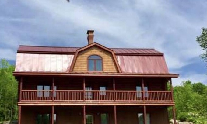 South Royalton Haus | Log cabin on Macintosh Pond access to VAST trail system snowmobile trails.