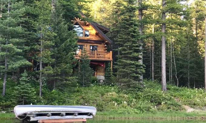 Columbia Falls Haus | Log Cabin on Spoon Lake Near Glacier National Park