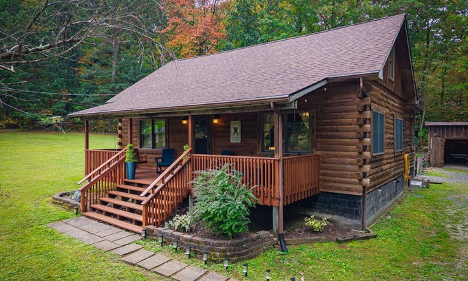 Hico Kabine | Log Cabin w/Hot Tub, Game Room-10 min to NRG