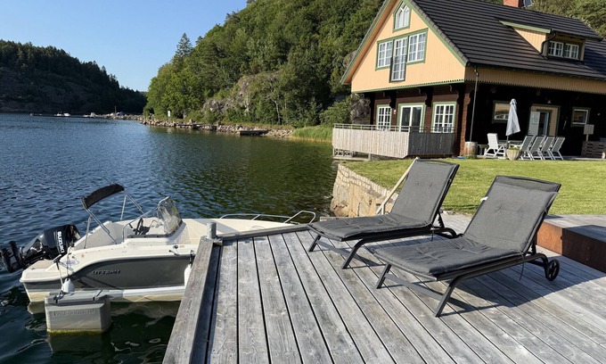 Torreby Skihütte | Blockhaus mit Pool, Sauna und Boot beim Schloss Torreby | SE09080