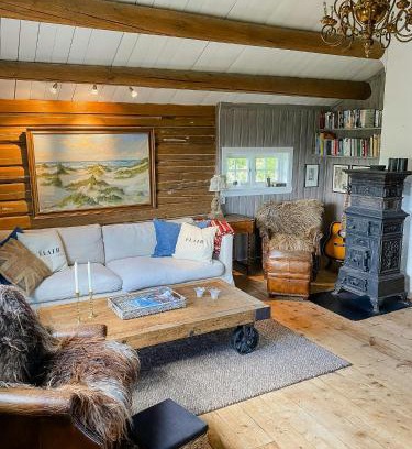 Austbygde Haus | Log Cabin With View Of Gaustatoppen