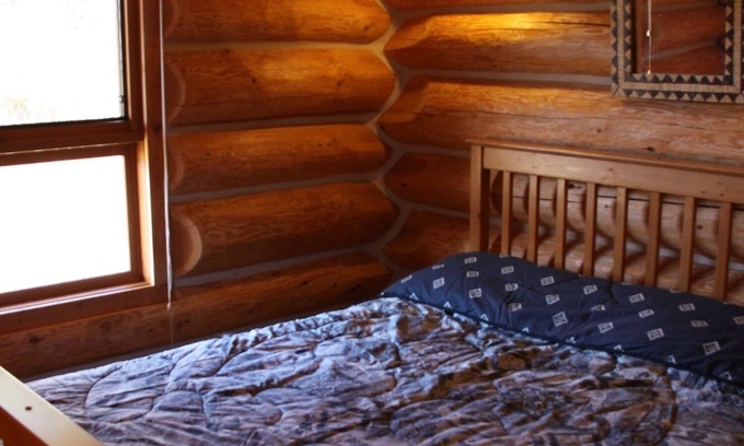 Lumby Skihütte | Log Chalet mit Blick auf die Berge und eigenem See