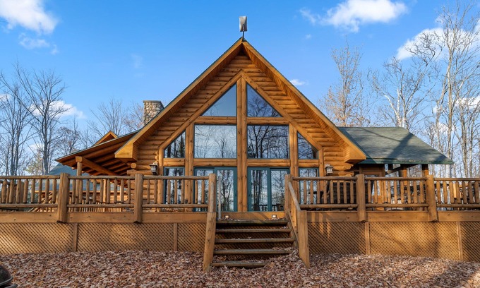Fish Creek Kabine | The Log Home of Fish Creek: Dog Friendly, Sleeps 12