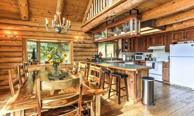 McCloud Hütte | Log Home on 60 Private Acres By Mt Shasta Ski Park