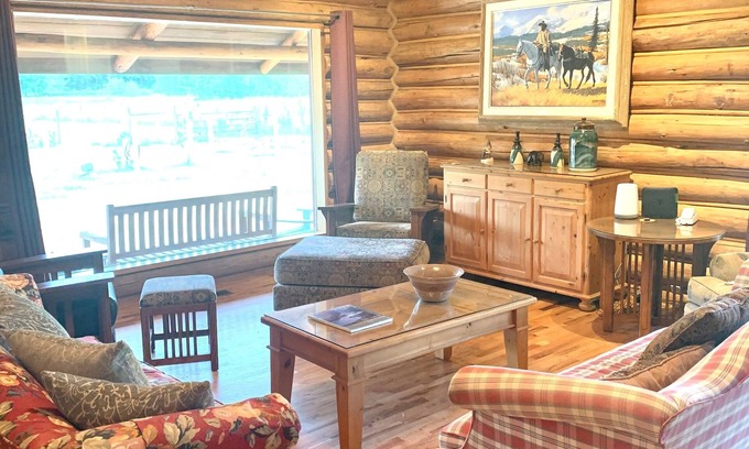 Curtis Haus | Log Home on 9 acres