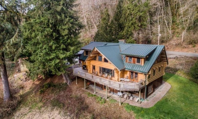 Seaside Haus | Log Home am Nehalem River 1500sf tiefer liegt ganz bei Ihnen. Fischen, wandern, jagen.