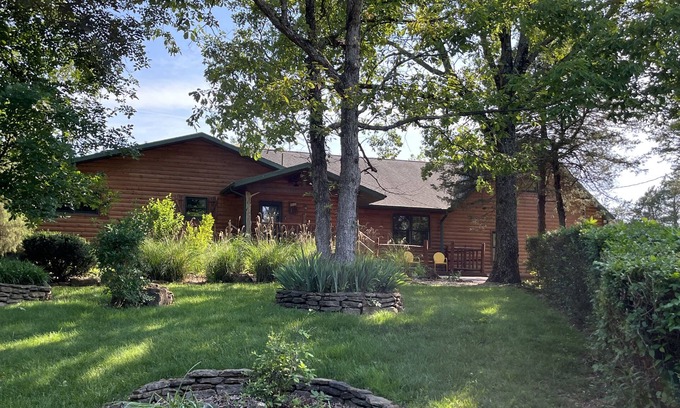 Shell Knob Haus | Log Ranch on 240ft bluff overlooking Table Rock Lake