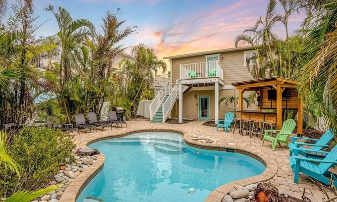 Holmes Beach Haus | Loggerhead - AMI Oasis w/ Private Pool + Golf Cart
